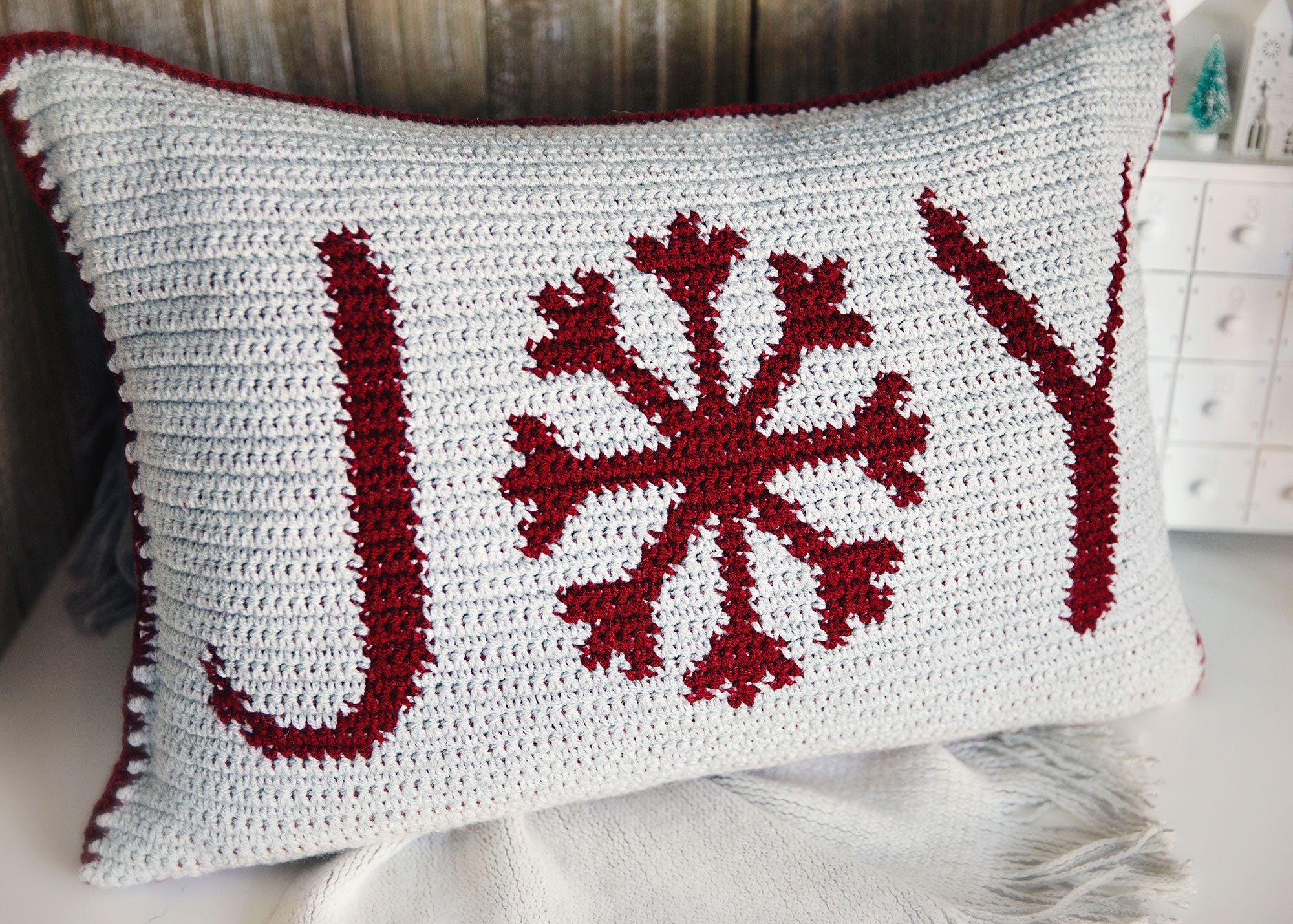 Holiday Christmas Throw Pillows Crochet Pattern
